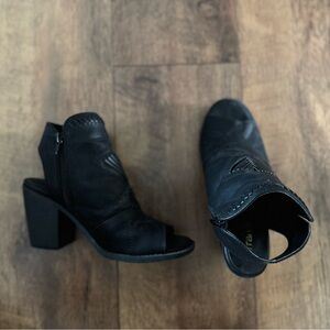 Francesca's Collections Black Cut-Out Ankle/Heel Booties